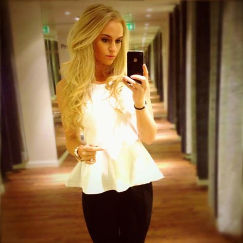 Anna Nyström taking a selfie