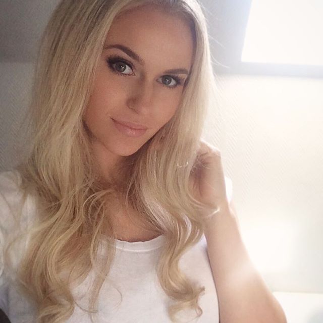 Anna Nyström taking a selfie