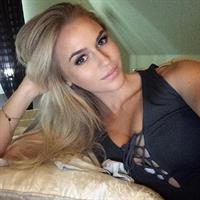 Anna Nyström taking a selfie