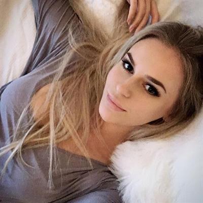 Anna Nyström taking a selfie