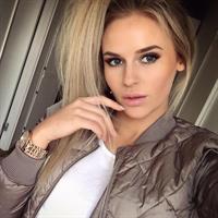 Anna Nyström taking a selfie