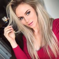 Anna Nyström taking a selfie