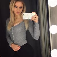 Anna Nyström taking a selfie