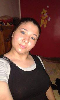 salma sarhan 2 taking a selfie