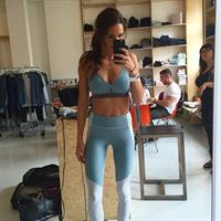 Kayla Itsines taking a selfie