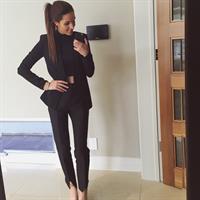 Kayla Itsines taking a selfie