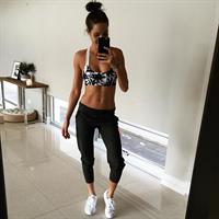 Kayla Itsines taking a selfie