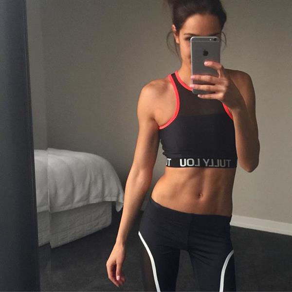 Kayla Itsines taking a selfie