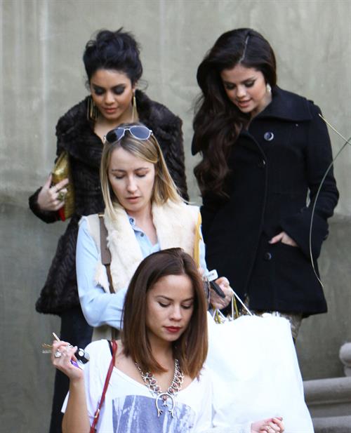 Selena Gomez Pictures Selena Gomez headed to the Golden Globe Awards in LA 1/13/13