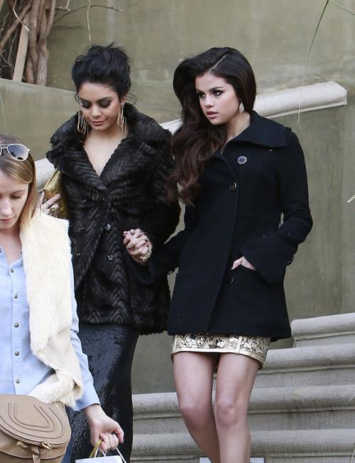 Selena Gomez Pictures Selena Gomez headed to the Golden Globe Awards in LA 1/13/13