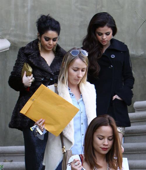 Selena Gomez Pictures Selena Gomez headed to the Golden Globe Awards in LA January 13, 2013