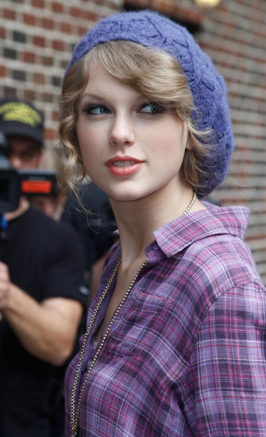 Taylor Swift arriving David Letterman Show October 26, 2010 