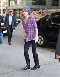 Taylor Swift arriving David Letterman Show October 26, 2010 