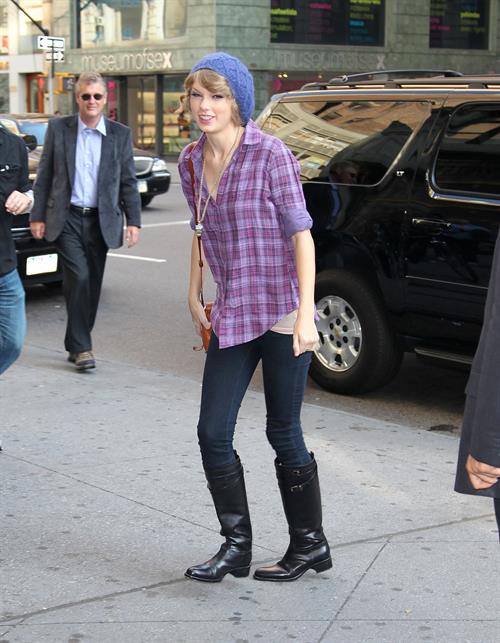 Taylor Swift arriving David Letterman Show October 26, 2010 