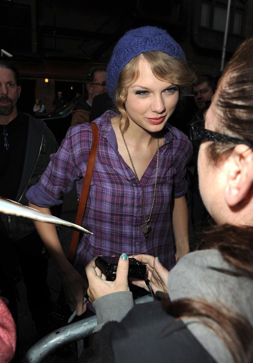 Taylor Swift Pictures Taylor Swift arriving David Letterman Show October 26, 2010