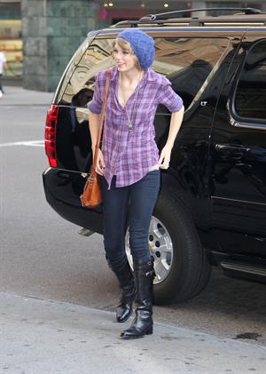 Taylor Swift arriving David Letterman Show October 26, 2010 
