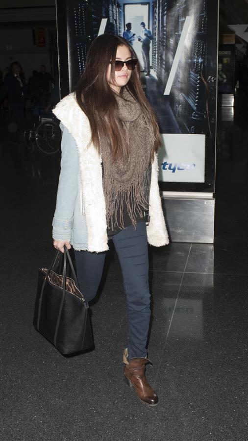 Selena Gomez At JFK airport in New York 18th January 2013 
