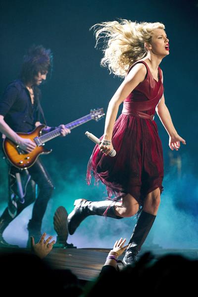 Taylor Swift and Selena Gomez performing at Madison Square Garden in New York, November 11, 2011 