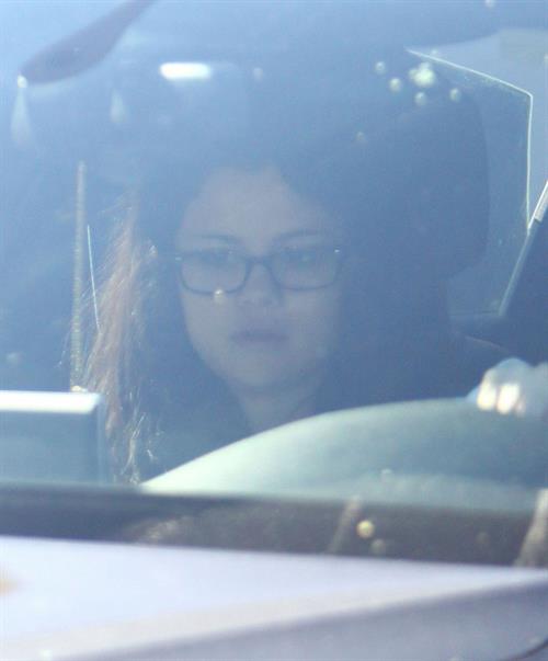 Selena Gomez taking her dogs to a Veterinary Clinic in Encino, November 24, 2012 