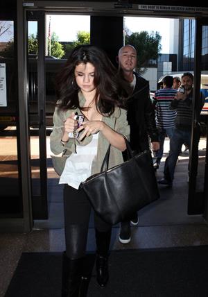 Selena Gomez leaving the ER in Los Angeles November 19, 2012 