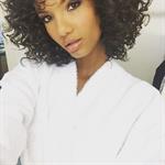 Ariela Oliveira taking a selfie