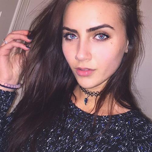 Anna Wolf taking a selfie