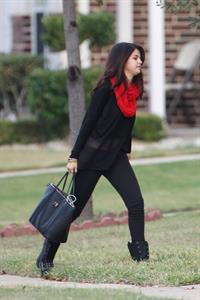 Selena Gomez returning to her home outside of Dallas 11/13/12 