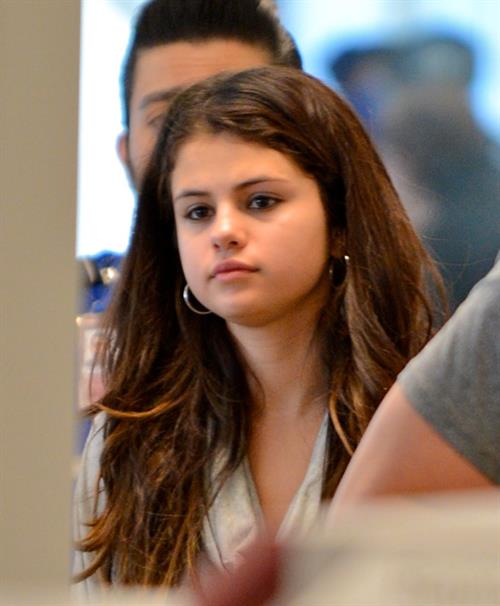 Selena Gomez at Los Angeles airport November 10, 2012