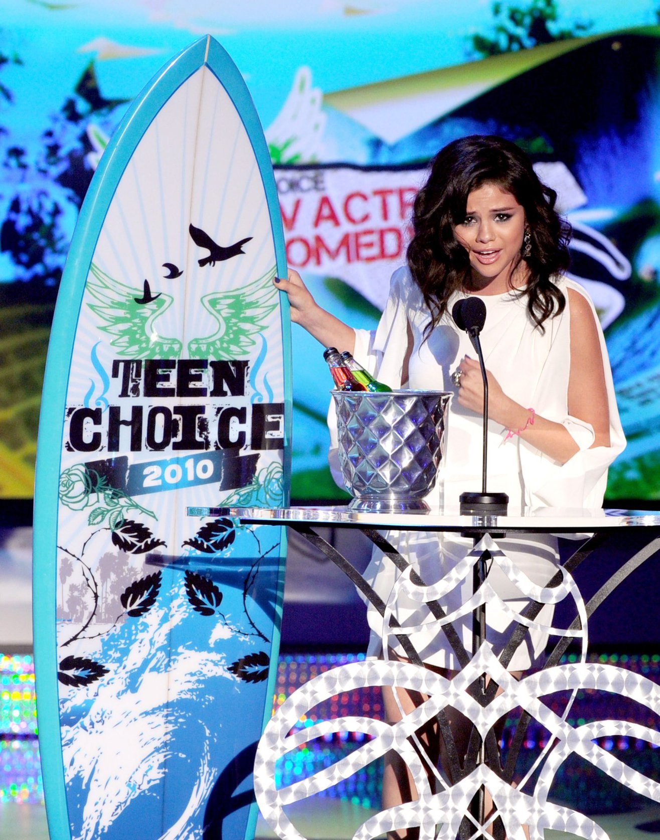 Selena Gomez at the 2010 Teen Choice Awards at the Gibson Amphitheatre on August 8 
