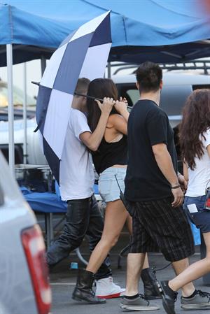 Selena Gomez - On the set of 'Feed the Dog' in Los Angeles Augusts 29, 2012
