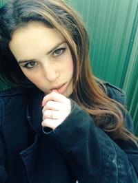 Alexis Young taking a selfie