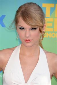 Taylor Swift at the 2011 Teen Choice Awards August 07, 2011 