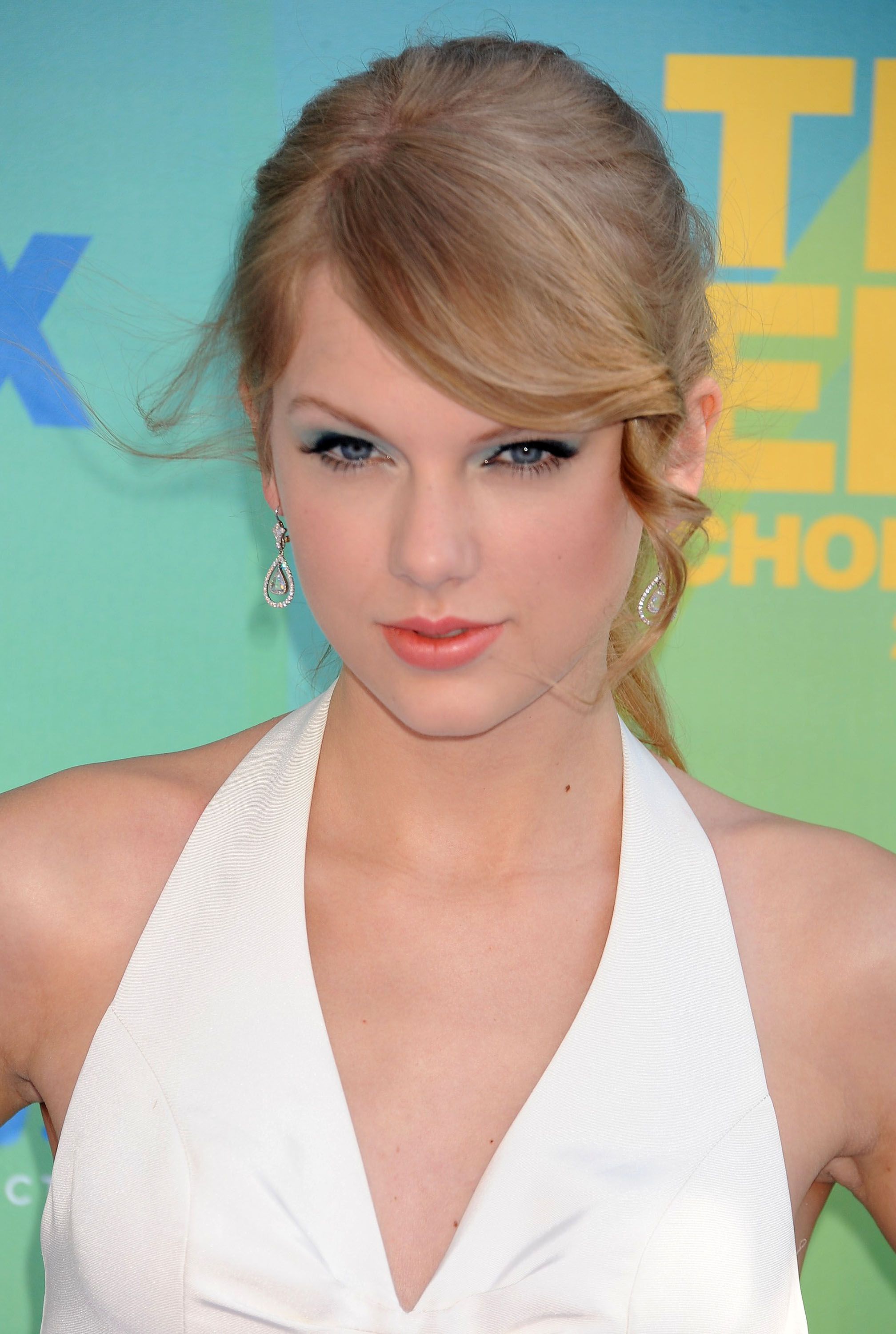 Taylor Swift at the 2011 Teen Choice Awards August 07, 2011 