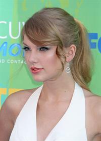 Taylor Swift at the 2011 Teen Choice Awards August 07, 2011 