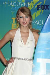 Taylor Swift at the 2011 Teen Choice Awards August 07, 2011 