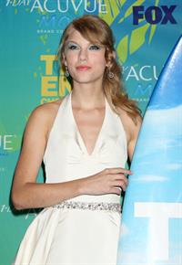 Taylor Swift at the 2011 Teen Choice Awards August 07, 2011 