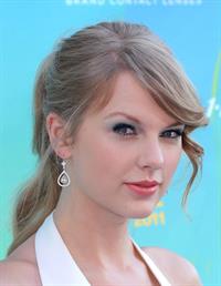 Taylor Swift at the 2011 Teen Choice Awards August 07, 2011 