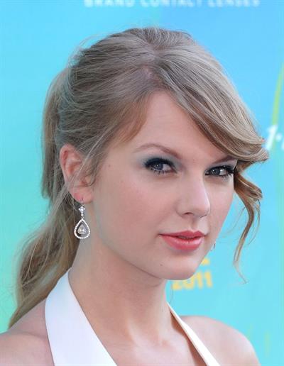 Taylor Swift at the 2011 Teen Choice Awards August 07, 2011 