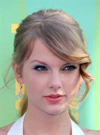 Taylor Swift at the 2011 Teen Choice Awards August 07, 2011 