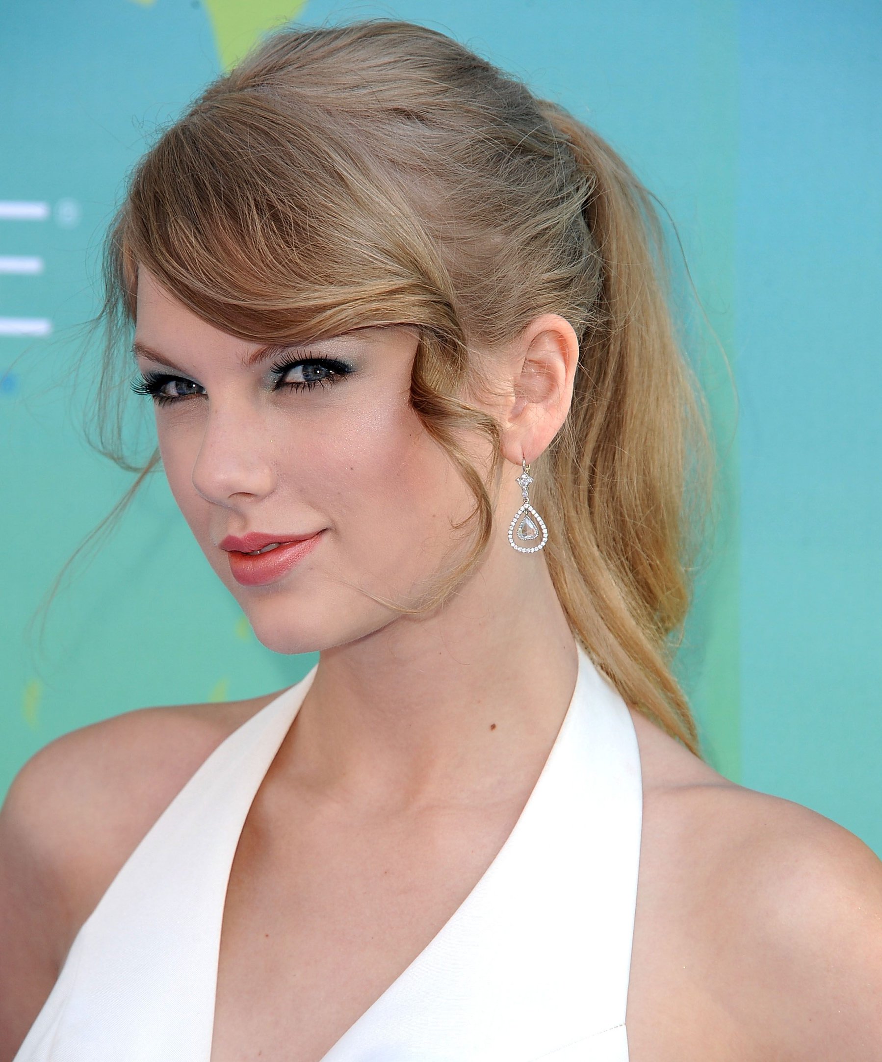 Taylor Swift at the 2011 Teen Choice Awards August 07, 2011 