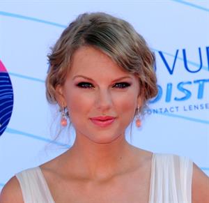 Taylor Swift at the 2012 Teen Choice Awards in Universal City July 22, 2012 