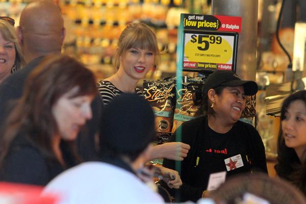 Taylor Swift grocery shopping in Studio City December 19, 2012