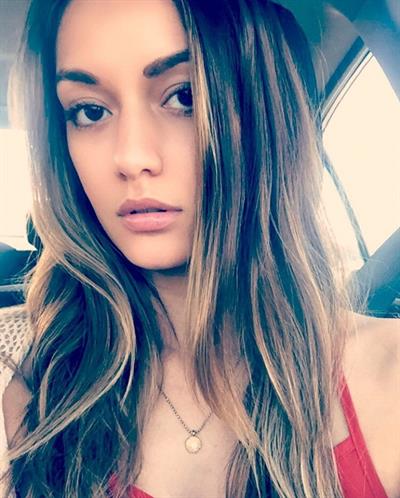 Vanessa Hanson taking a selfie