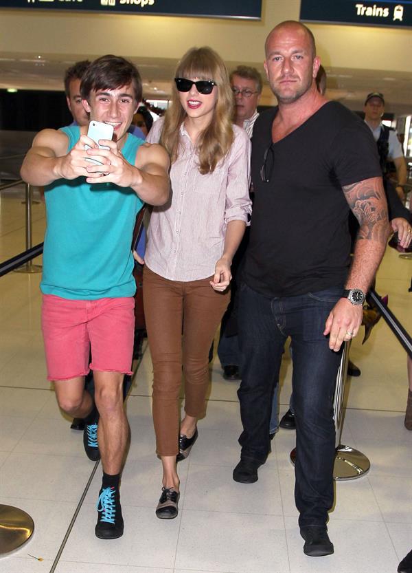 Taylor Swift in Sydney airport November 30, 2012 