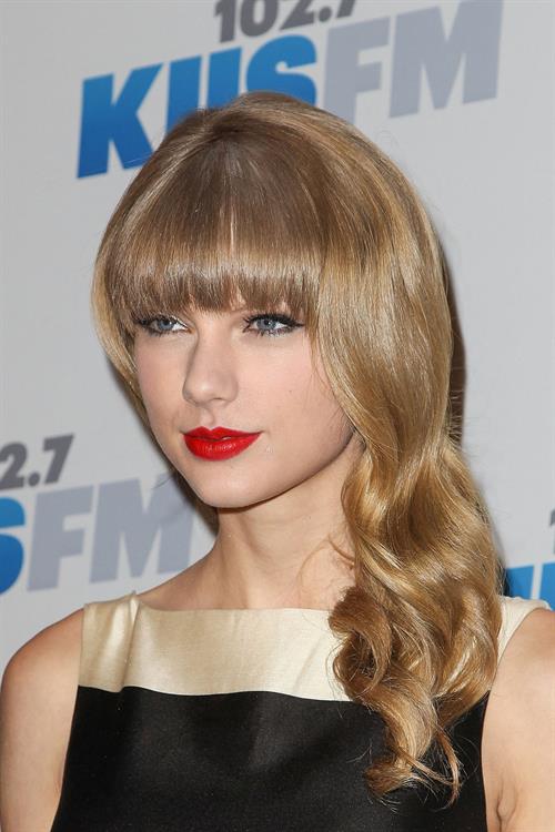 Taylor Swift at the KIIS FM 2012 Jingle Ball concert at Nokia Theatre in Los Angeles - December 1, 2012 