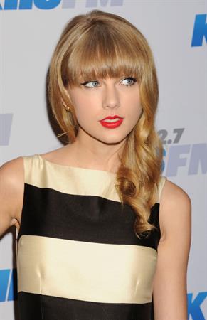Taylor Swift at the KIIS FM 2012 Jingle Ball concert at Nokia Theatre in Los Angeles - December 1, 2012 