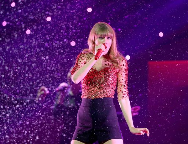 Taylor Swift on stage at the KIIS FM 2012 Jingle Ball concert at Nokia Theatre in Los Angeles - December 1, 2012 