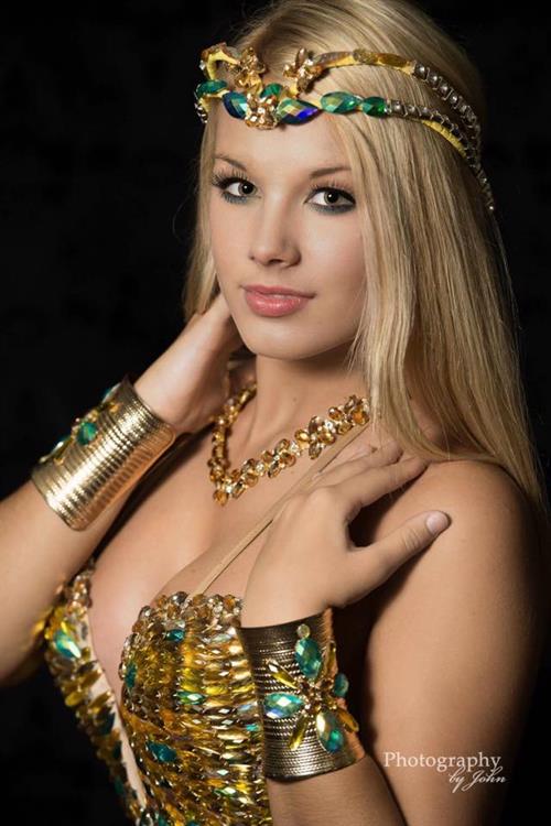 Mariah Alexis photographed by John Tipps