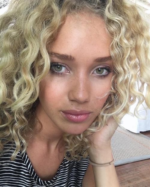 Allie Silva taking a selfie