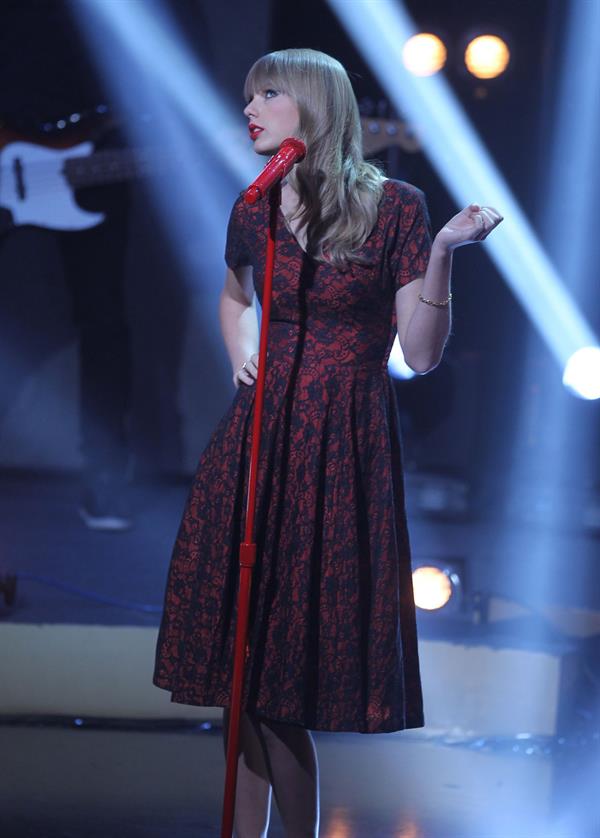 Taylor Swift performing on Swedish-Norwegian talk show Skavlan in London 11/8/12